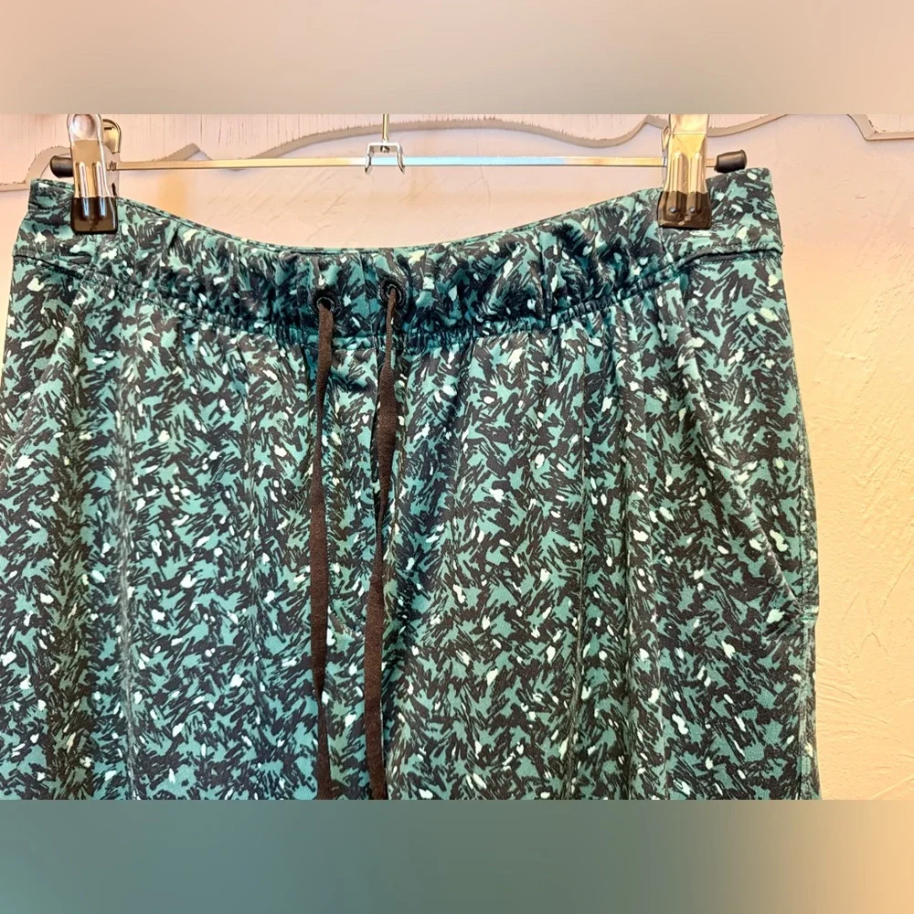 Lululemon Jet Crop (Slim) *Luxtreme Mountain Peaks Black Forage Teal - Picture 10 of 14